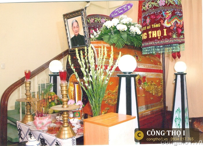 Bàn thờ vong linh tang lễ Công Thọ I