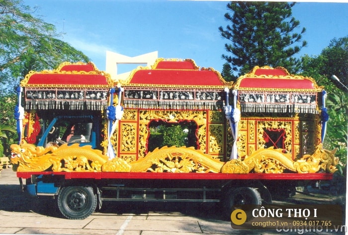 Xe tang chạm khắc rồng vàng Công Thọ I