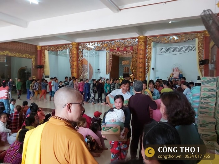 Công Thọ I phát quà tại Đồng Tháp - hình 2